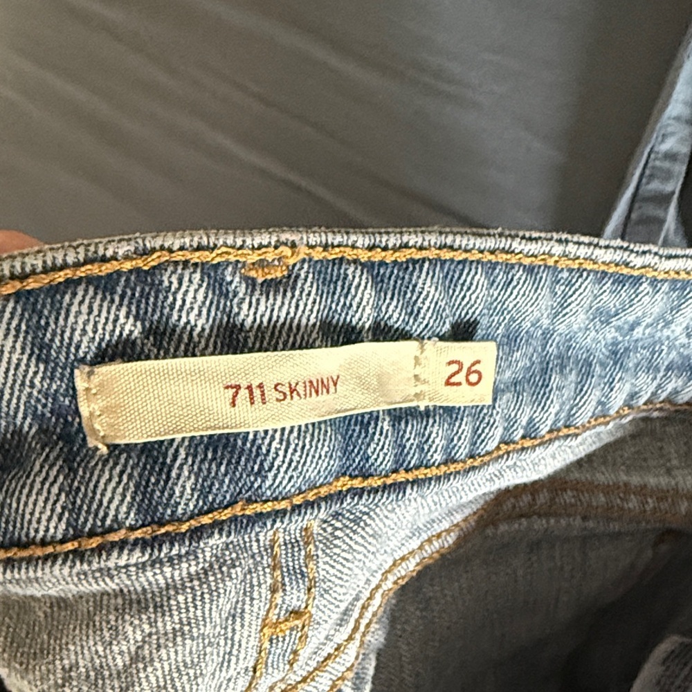 49. | Levi's | Distressed Light Blue Skinny Jeans - Picture 5 of 7